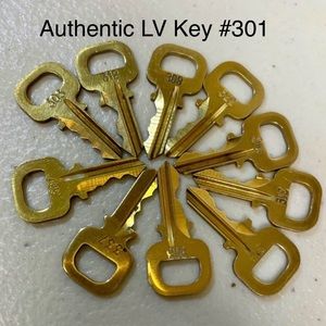 💯 Auth LV Spare Key #301